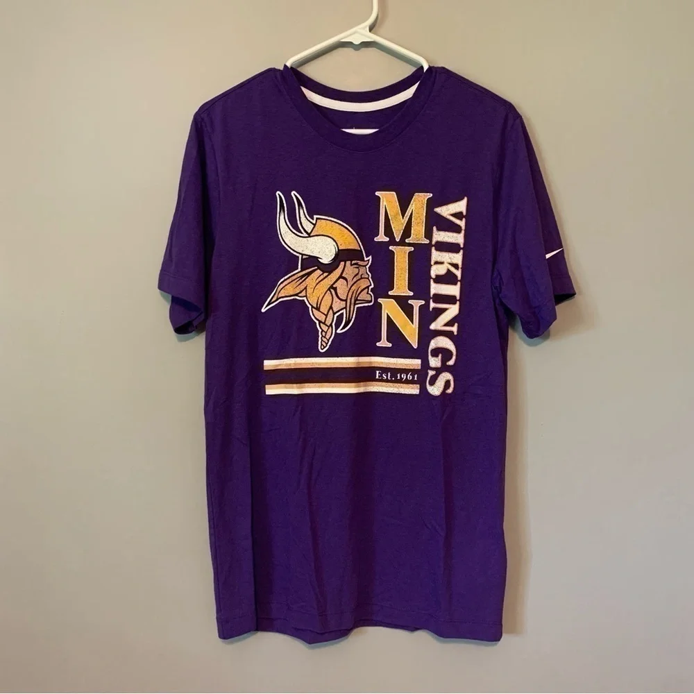 NWT. NIKE Men's Minnesota Vikings Nike Purple Wordmark Logo Tri-Blend T-Shirt